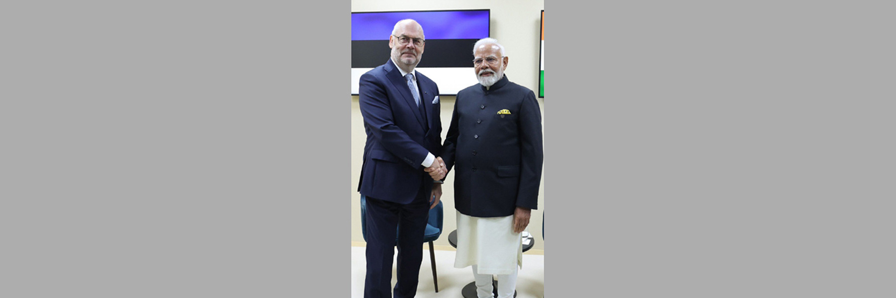 Prime Minister Narendra Modi with President Alar Karis in Paris